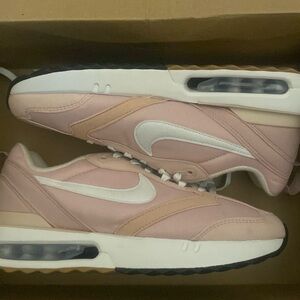 Hi I'm looking to sell a Nike women's Air Max Dawn size 8.5 brand new never worn